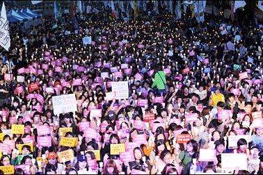 Hàn Quốc: SV nổi giận vì trường giảm thời lượng học