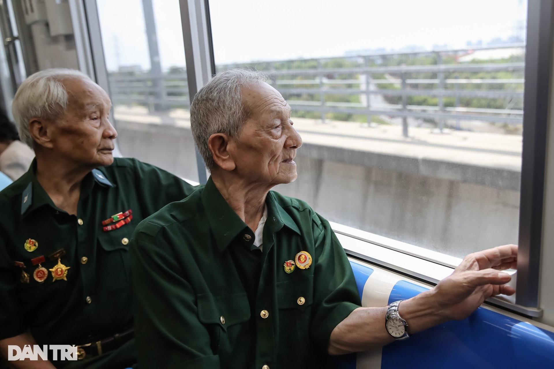 Metro số 1 đón cựu chiến binh Điện Biên Phủ - 6 Metro số 1 đón cựu chiến binh Điện Biên Phủ - 6