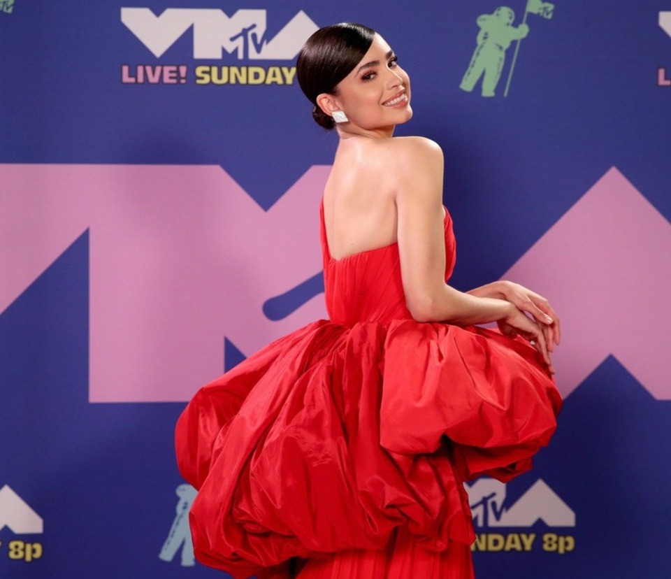 Miley Cyrus mặc sốc dự lễ trao giải VMA - 3 Miley Cyrus mặc sốc dự lễ trao giải VMA - 3