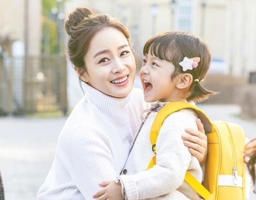Bé trai bị chuyển giới làm con gái Kim Tae Hee giờ ra sao? - 1 Bé trai bị chuyển giới làm con gái Kim Tae Hee giờ ra sao? - 1