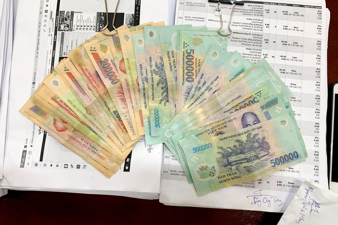 Quán cà phê tổ chức cá độ bóng đá hơn 7 tỷ đồng - 3 Quán cà phê tổ chức cá độ bóng đá hơn 7 tỷ đồng - 3