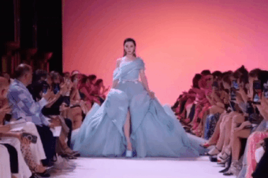 Thần thái ngôi sao của Phạm Băng Băng trên sàn diễn thời trang quốc tế