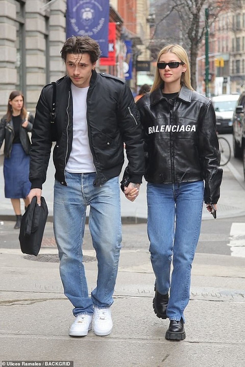 Brooklyn Beckham chuyển tới sống cùng bạn gái hơn tuổi - 5 Brooklyn Beckham chuyển tới sống cùng bạn gái hơn tuổi - 5