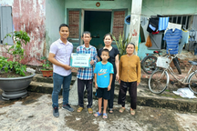 Hơn 70 triệu giúp đỡ hai bố con mắc bệnh hiểm nghèo sống trong nhà sắp sập