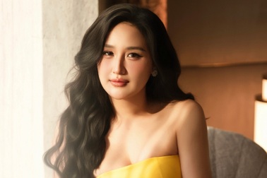 Mai Phương Thúy gợi cảm đón tuổi 37, nhìn lại 19 năm sau đăng quang