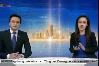 MC Hoài Anh bật cười trên sóng truyền hình.