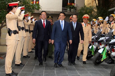 Hà Nội ra quân đảm bảo trật tự an toàn giao thông đầu năm mới