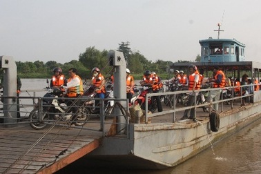 Có cầu lớn vẫn không quên những chuyến đò ngang