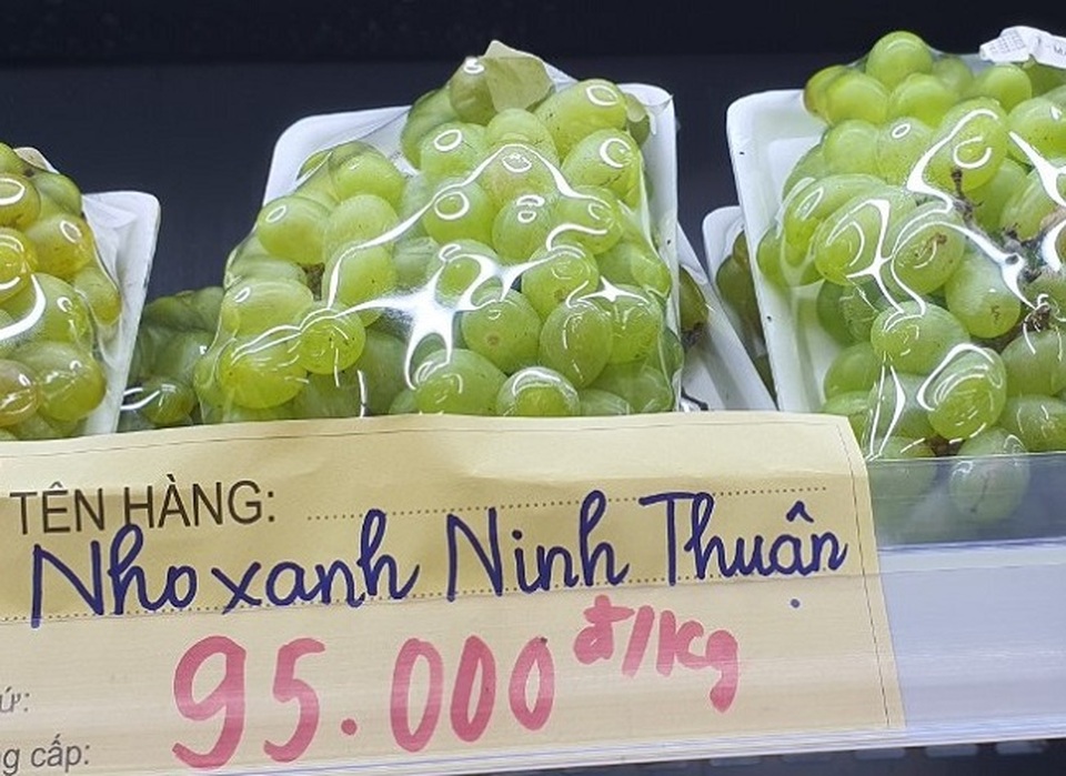 Nho xanh không hạt giá “siêu rẻ” bán tràn lan, người trồng nho ở Ninh Thuận nói gì? - 5 Nho xanh không hạt giá “siêu rẻ” bán tràn lan, người trồng nho ở Ninh Thuận nói gì? - 5