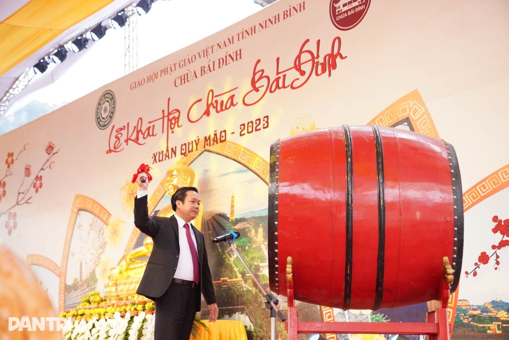 Hàng nghìn người đổ về ngôi chùa nhiều kỷ lục Việt Nam dự khai hội - 1 Hàng nghìn người đổ về ngôi chùa nhiều kỷ lục Việt Nam dự khai hội - 1