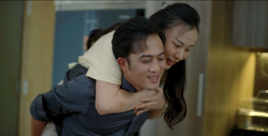 Phương Oanh đóng vợ Doãn Quốc Đam, Shark Bình hỏi có cảnh nóng không - 1 Phương Oanh đóng vợ Doãn Quốc Đam, Shark Bình hỏi có cảnh nóng không - 1