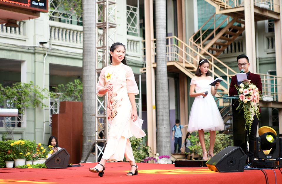 Lộ diện Nam vương và Hoa khôi học sinh trường THPT Nguyễn Bỉnh Khiêm - 9 Lộ diện Nam vương và Hoa khôi học sinh trường THPT Nguyễn Bỉnh Khiêm - 9