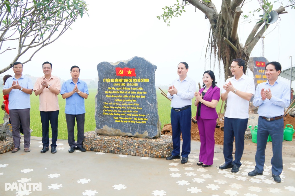 Dấu chân Bác Hồ trên cánh đồng Chằm chống hạn năm xưa - 1 Dấu chân Bác Hồ trên cánh đồng Chằm chống hạn năm xưa - 1