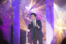 Quang Hà sụt cân, mất ngủ vẫn say mê "Đánh thức tình yêu"