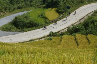 Đua xe đạp vượt núi, ngắm những cung đường đẹp như tranh