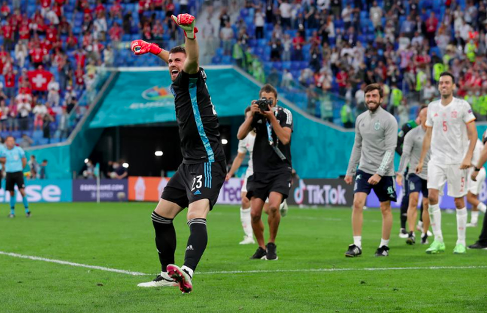 Nước mắt tuyển Thụy Sỹ sau loạt luân lưu kỳ lạ với Tây Ban Nha - 16 Nước mắt tuyển Thụy Sỹ sau loạt luân lưu kỳ lạ với Tây Ban Nha - 16