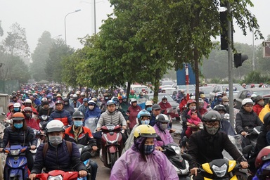 Chủ tịch Hà Nội: Chưa có quyết định cấm xe máy