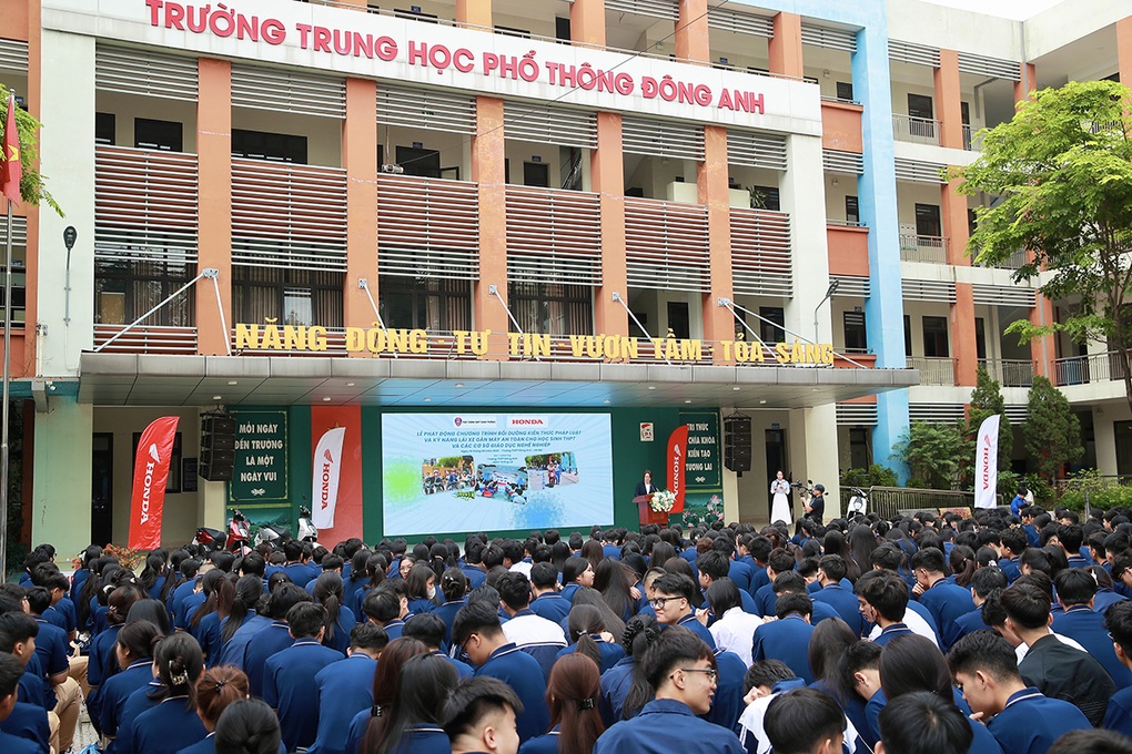 Honda Việt Nam bồi dưỡng kiến thức pháp luật và kỹ năng lái xe cho học sinh - 3 Honda Việt Nam bồi dưỡng kiến thức pháp luật và kỹ năng lái xe cho học sinh - 3