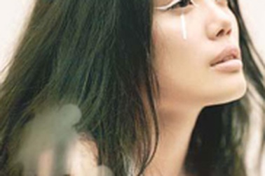 Diva nhạc Pop Hồng Kông Dung Tổ Nhi “xuất chiêu” mới
