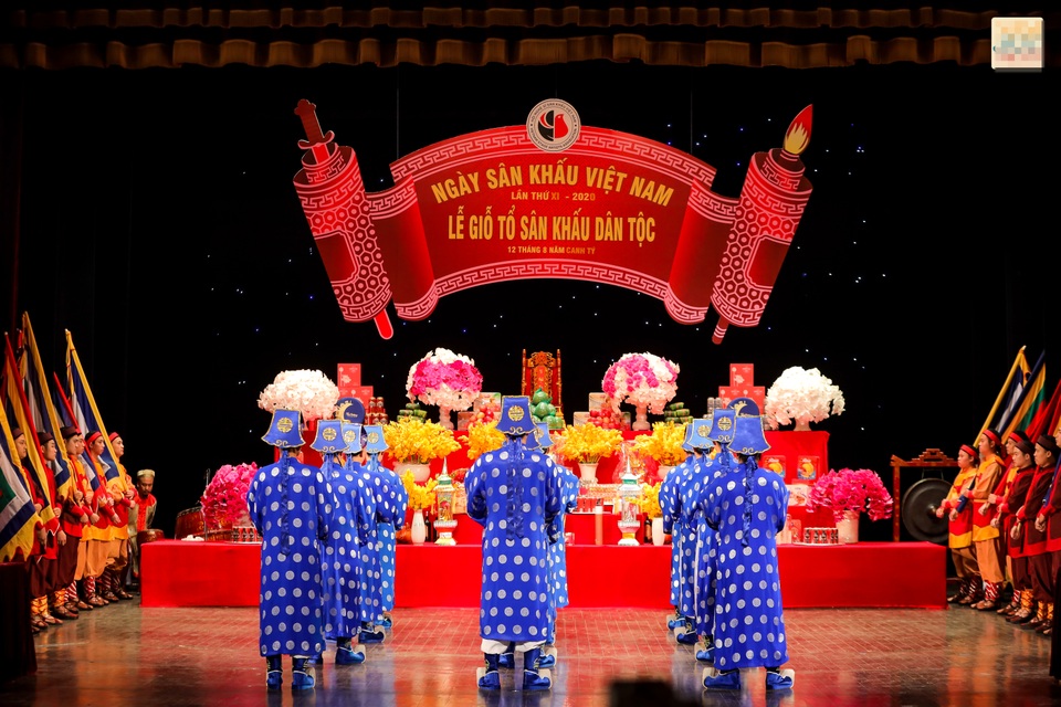 Nghệ sĩ gạo cội tề tựu trong lễ giỗ Tổ sân khấu - 2 Nghệ sĩ gạo cội tề tựu trong lễ giỗ Tổ sân khấu - 2