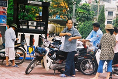 Tăng thuế nhập khẩu xăng dầu lên 15%