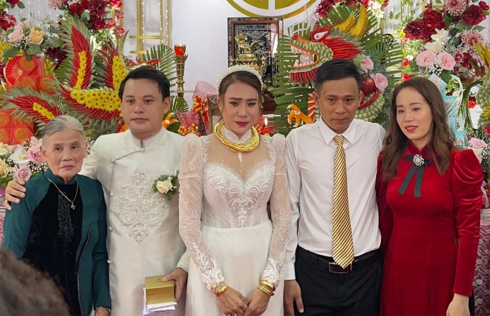 Hồ Bích Trâm lên tiếng việc tổ chức đám cưới giữa mùa dịch - 1 Hồ Bích Trâm lên tiếng việc tổ chức đám cưới giữa mùa dịch - 1