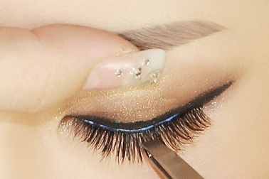 Nguy cơ tiềm ẩn từ nối mi và nhuộm mi