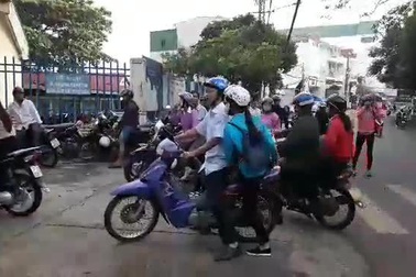 Thí sinh Đắk Lắk đến sớm trong buổi thi đầu tiên