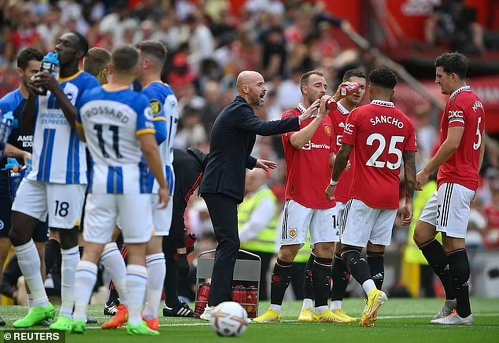 Cổ động viên chế nhạo Man Utd sau màn ra quân thảm họa - 3