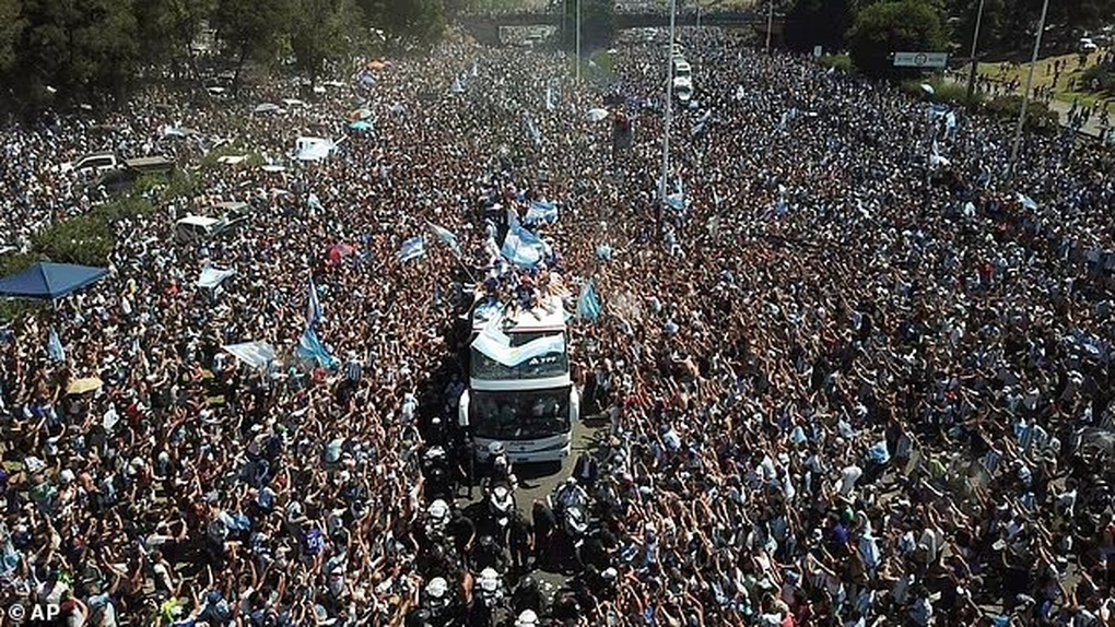 Cổ động viên Argentina thiệt mạng khi ăn mừng vô địch World Cup - 2 Cổ động viên Argentina thiệt mạng khi ăn mừng vô địch World Cup - 2