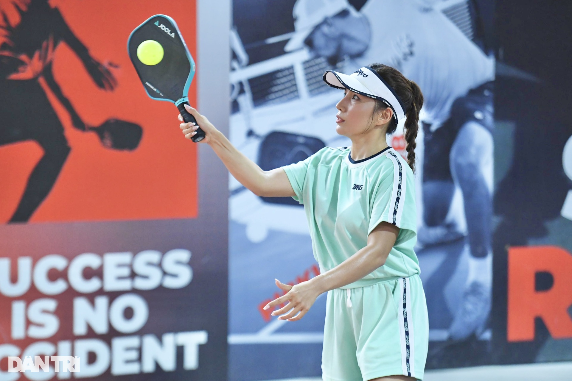 Vietnamese stars excitedly practice before Dan Tri newspaper's pickleball tournament - 8 Dàn sao Việt hào hứng luyện tập trước giải pickleball của báo Dân trí - 8