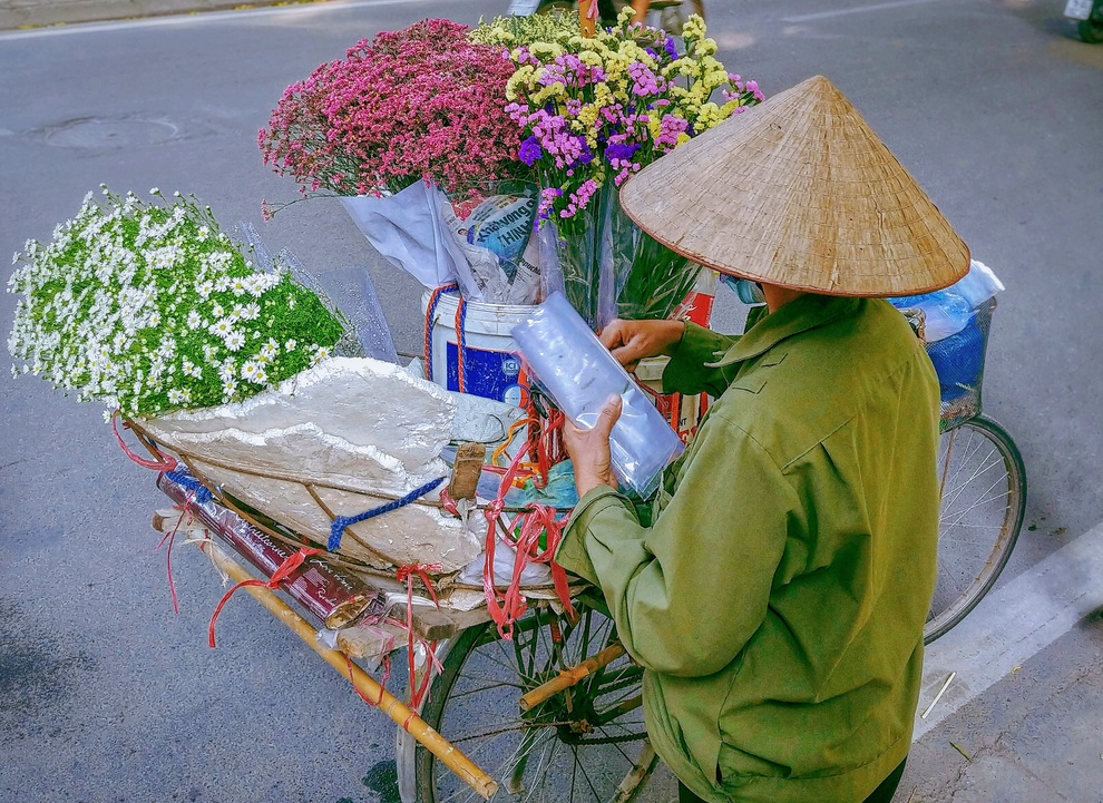 Chuyện gánh hàng hoa của cô Hiền - 8 Chuyện gánh hàng hoa của cô Hiền - 8