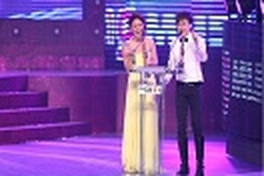 Văn Mai Hương “đại thắng” tại giải âm nhạc trực tuyến