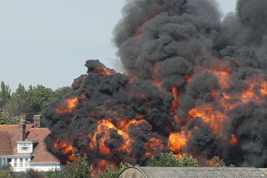 Anh: Chiến đấu cơ nổ tung tại triển lãm, 7 người chết