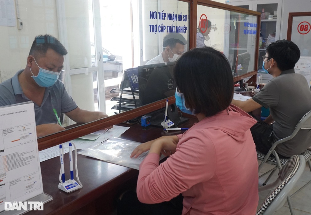 Lao động làm thủ tục hưởng bảo hiểm thất nghiệp sẽ giảm vào cuối năm? - 1 Lao động làm thủ tục hưởng bảo hiểm thất nghiệp sẽ giảm vào cuối năm? - 1