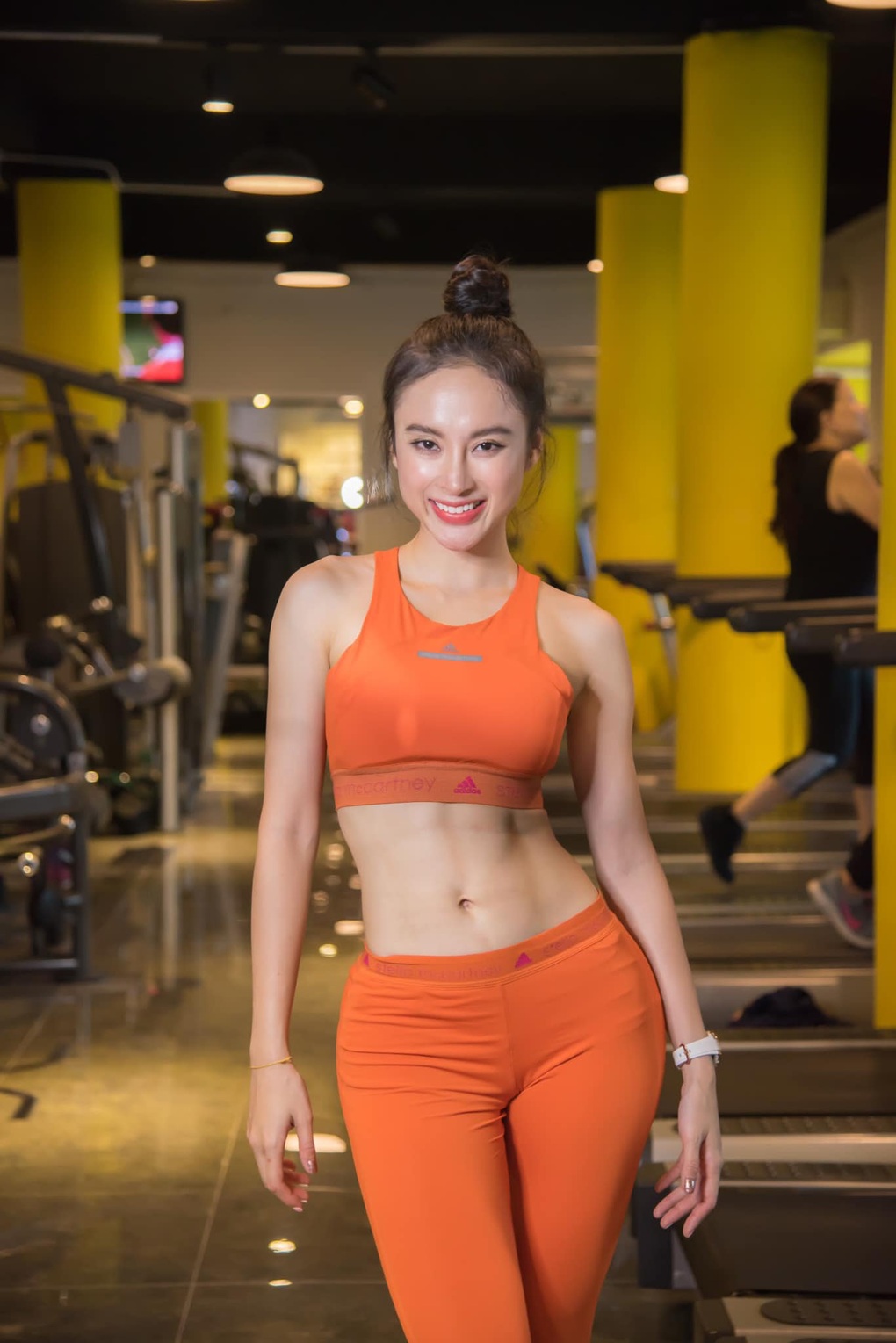 Angela Phương Trinh nhiều năm nâng tạ: Vòng 3 trái đào, cơ bắp cuồn cuộn - 3 Angela Phương Trinh nhiều năm nâng tạ: Vòng 3 trái đào, cơ bắp cuồn cuộn - 3