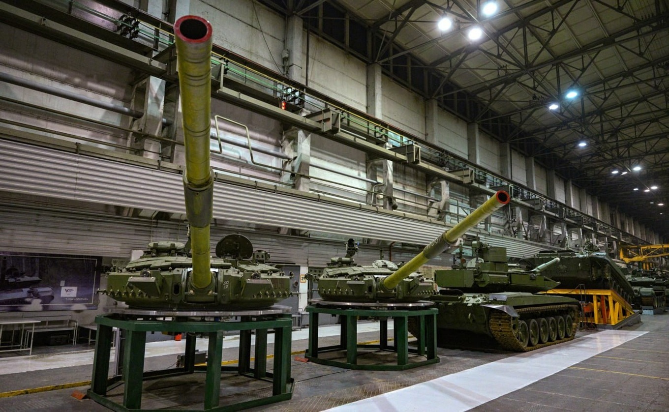 Ruská vojenská mašinérie zrychluje a produkuje dělostřelecké granáty, které zahlcují Západ? - 1 Cỗ máy quân sự của Nga tăng tốc, sản xuất đạn pháo áp đảo phương Tây? - 1