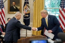 Cái bắt tay khó xua tan “mây đen” bao trùm thương chiến Mỹ - Trung