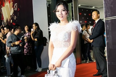 Tuyết Nhung lộng lẫy trên thảm đỏ