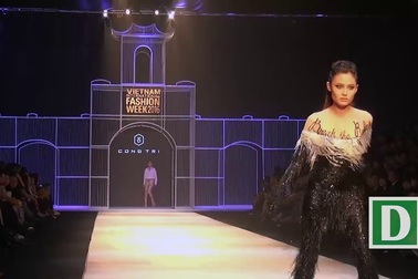 BST của NTK Công Trí mở màn mạc Tuần lễ thời trang Quốc tế Việt Nam.