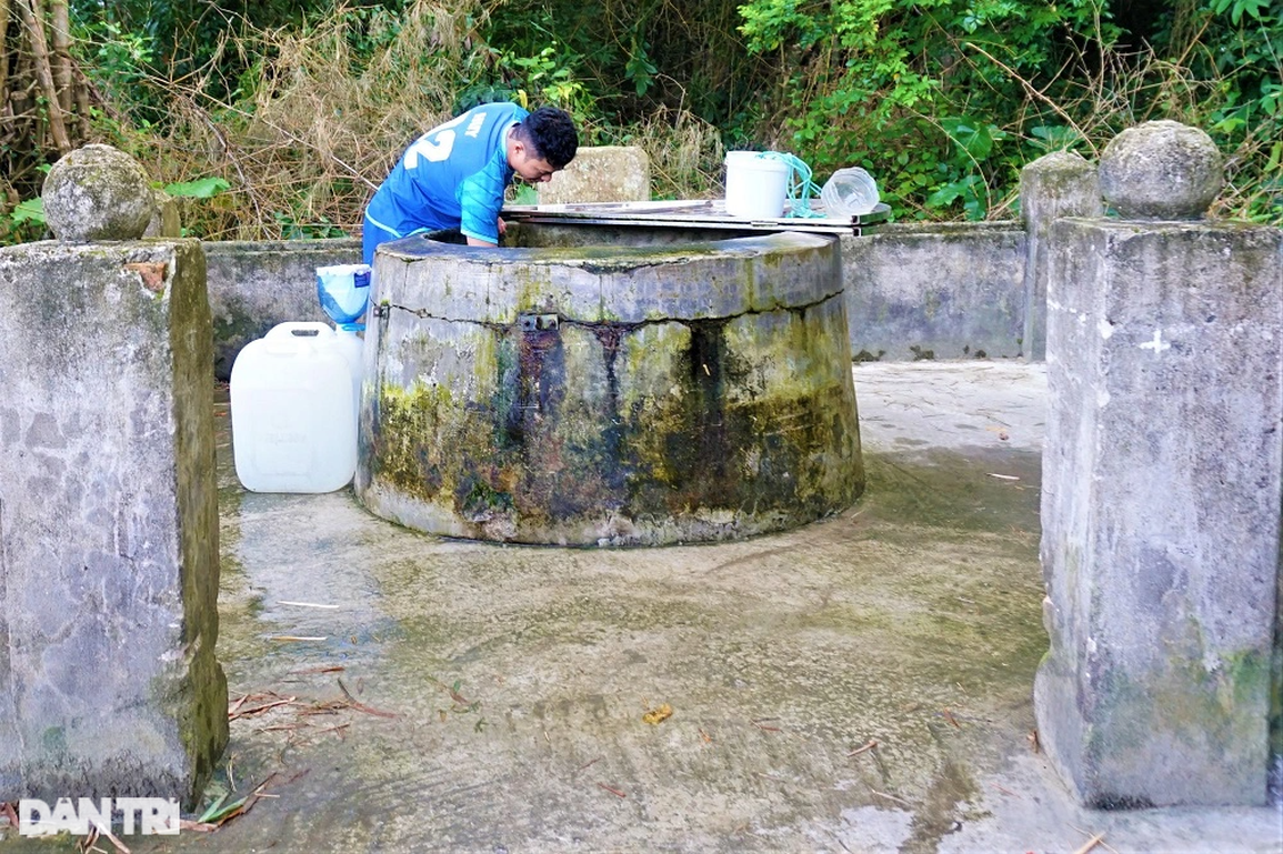 Bí ẩn lu nước trời nằm giữa đảo, cả trăm năm chưa hề cạn - 7 Bí ẩn lu nước trời nằm giữa đảo, cả trăm năm chưa hề cạn - 7