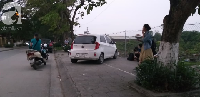 Đang diễn ra cuộc họp bất thường vụ vụ nghi vấn thầy dạy toán dâm ô hàng chục học sinh ở Hà Nội - Ảnh 1. Đang diễn ra cuộc họp bất thường vụ vụ nghi vấn thầy dạy toán dâm ô hàng chục học sinh ở Hà Nội - Ảnh 1.