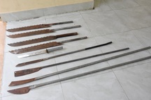 Triệu tập 24 thanh thiếu niên mang nhiều hung khí đi đánh nhau