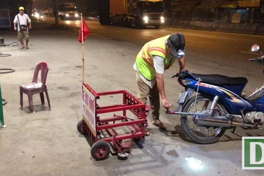 Người đàn ông hút đinh lúc 4h sáng ở Sài Gòn