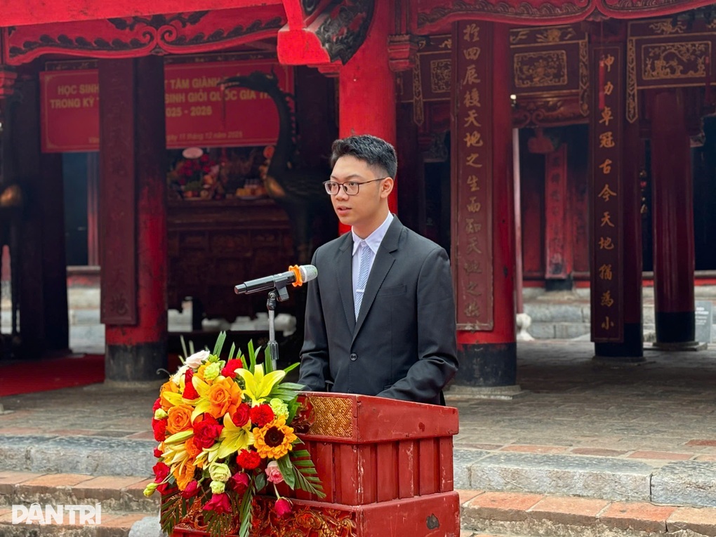 Hanoi rewards teachers leading national and international teams with over 9 billion VND - 2 Hà Nội thưởng giáo viên lãnh đội tuyển quốc gia, quốc tế hơn 9 tỷ đồng - 2