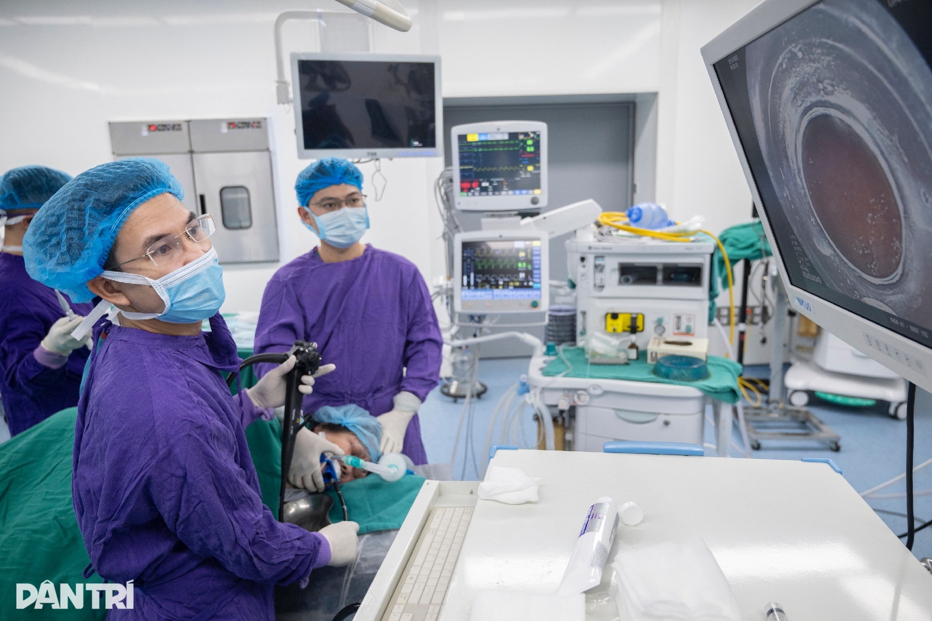 Xem bác sĩ thâm nhập dạ dày truy vết ung thư - 13 Xem bác sĩ thâm nhập dạ dày truy vết ung thư - 13