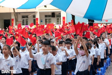 Hà Nội cấp tiền ăn trưa 20.000 đồng/ngày cho học sinh tiểu học từ năm nay