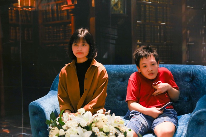 Nổi da gà với những thành tích “không tưởng” của cậu bé bại não: Thành thạo vi tính, giỏi tiếng Anh, giải nhất cuộc thi viết - Ảnh 3. Nổi da gà với những thành tích “không tưởng” của cậu bé bại não: Thành thạo vi tính, giỏi tiếng Anh, giải nhất cuộc thi viết - Ảnh 3.