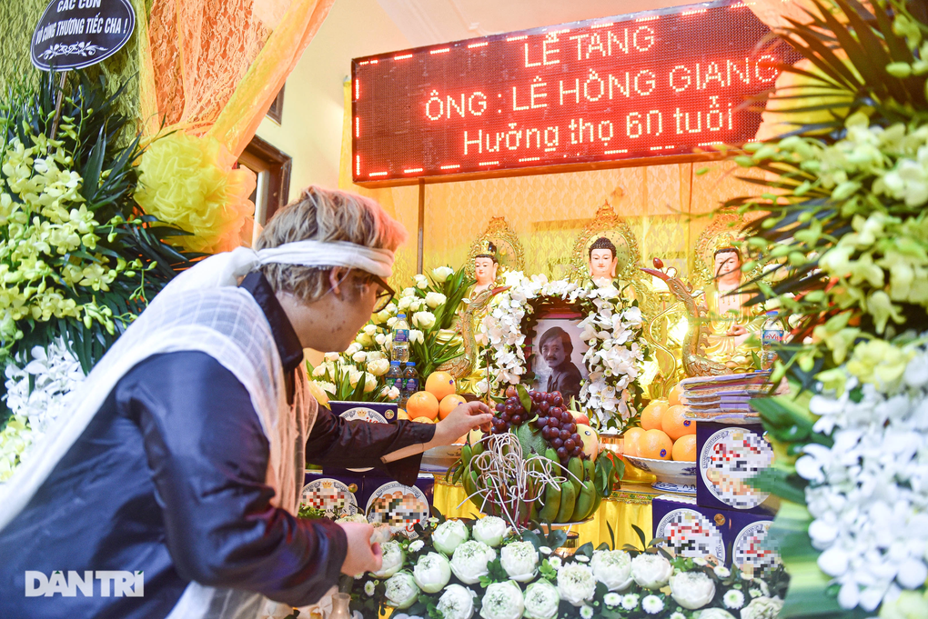 Con gái Giang Còi tiết lộ lí do làm tang lễ cho bố sau một năm qua đời - 4 Con gái Giang Còi tiết lộ lí do làm tang lễ cho bố sau một năm qua đời - 4