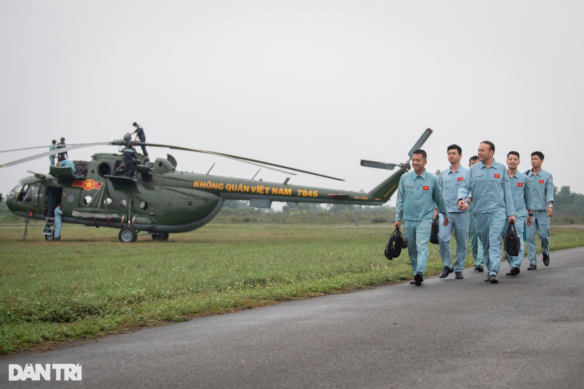 Hình ảnh 9 trực thăng diễn tập kỷ niệm 70 năm Chiến thắng Điện Biên Phủ - 9